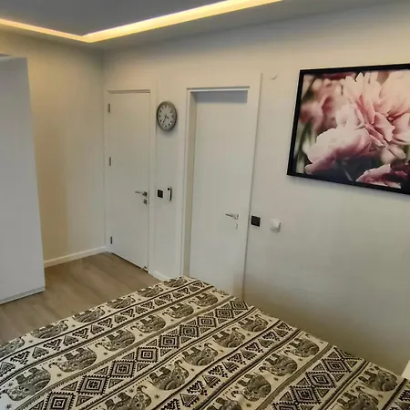 Apartment 26 Cleopatra Legacy No 8 *