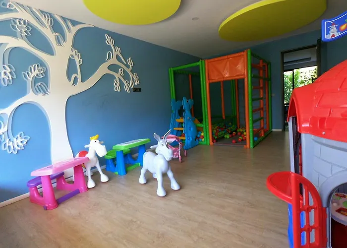 26 Cleopatra Legacy אלאניה